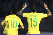 Brasil humilha Uruguai com gola&ccedil;os e p&otilde;e um p&eacute; na R&uacute;ssia