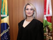 V&acirc;nia Petermann toma posse como ju&iacute;za substituta no TRE-SC