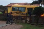 Após reportagem, ônibus volta a transportar aluna cadeirante na Vila Nova