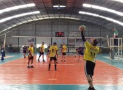 Equipes do Campeonato de Voleibol doam fraldas