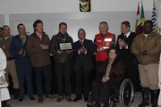 C&acirc;mara presta homenagem em sess&atilde;o especial 