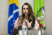 Deputada Paulinha protocola representação contra Jessé Lopes por quebra de decoro