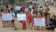 Moradores do Loteamento Lima protestam contra poeira