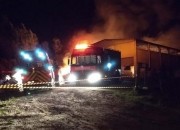 Pavilhão utilizado por associação de catadores é atingido por incêndio