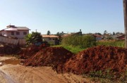 Moradores criam &aacute;rea esportiva no bairro Demboski