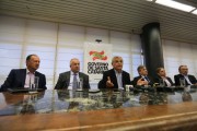 Governador Moreira anuncia desativação de secretarias 