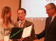 Governador entrega medalha Zilda Arns ao médium Divaldo Franco