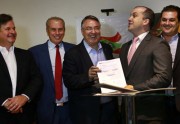 Estado e Badesc garantem R$ 56,8 milhões a 18 municípios
