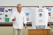 Eduardo Moreira vota em Criciúma e fala da transição 