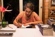 Cláudia Vetter fará sessão de autógrafos em Timbó