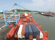 Nova rota de navios da Ásia dobra movimentação de contêineres
