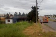 Incêndio consome casa abandonada em Bairro Vila Nova