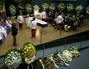 Governador Moreira presta última homenagem a Konder Reis