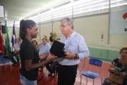 Eduardo Pinho Moreira inaugura escola em Joinville 