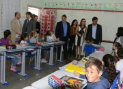 Governador e ministro da educa&ccedil;&atilde;o visitam escola em Joinville