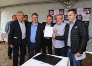Governador entrega ordem de servi&ccedil;o para obras no Farol
