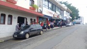 Busca por emprego cria fila de dobrar o quarteir&atilde;o