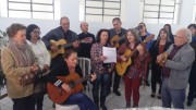 Parentes e amigos d&atilde;o adeus  a Tereza Borges com cantoria