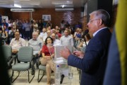 Eduardo Moreira empossa médicos veterinários da Cidasc 