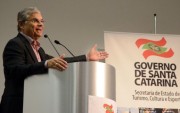 Vice-governador empossa novo conselho estadual de Turismo