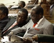 Mugabe preside ato em sua primeira aparição pública após golpe militar