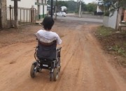 Falta de transporte especial compromete acessibilidade de estudante na Vila Nova