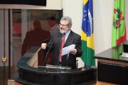 Deputado questiona descentraliza&ccedil;&atilde;o e prop&otilde;e revis&atilde;o da proposta