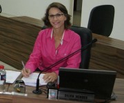Vereadora Silvia Mendes requer melhorias em Vila Nova