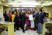 Grupo de dan&ccedil;a recebe mo&ccedil;&atilde;o de aplauso no Legislativo