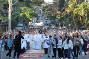 Solenidade de Corpus Christi re&uacute;ne milhares no centro de Crici&uacute;ma