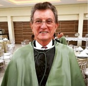 Pneumologista &eacute; imortalizado na Academia de Medicina de SC