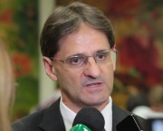 Saretta pede redu&ccedil;&atilde;o de ICMS para comercializa&ccedil;&atilde;o de su&iacute;nos vivos