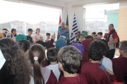 Estudantes do Col&eacute;gio Cristo Rei visitam gabinete de Jairo