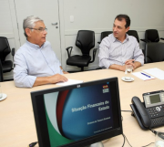 Eduardo Pinho Moreira apresenta situação financeira do Estado ao governador eleito Carlos Moisés