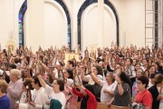 Apostolado da M&atilde;e Peregrina lota Santu&aacute;rio em missa 