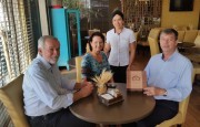 Magagnin e Aninha apresentam munic&iacute;pio ao novo p&aacute;roco