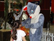 Coelhinho da P&aacute;scoa &eacute; atra&ccedil;&atilde;o no Crici&uacute;ma Shopping