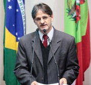 Saretta pede cumprimento do prazo de in&iacute;cio do tratamento de c&acirc;ncer