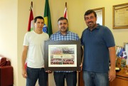  Prefeito Lei Alexandre recebe homenagem dos t&eacute;cnicos do Anjos do Futsal