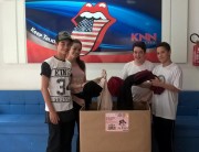 KNN Idiomas de I&ccedil;ara distribui agasalhos para institui&ccedil;&otilde;es
