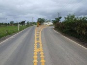 Asfalto apresenta buracos e desn&iacute;veis em Ararangu&aacute;