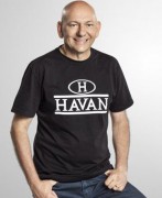 Hang estreita comunicação com fãs da Havan por meio das redes sociais