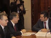 Governador defende libera&ccedil;&atilde;o da ponte sobre o Rio Peperi-Gua&ccedil;u
