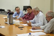 Prefeitos pedem para JBS rever casos de avicultores desligados