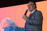 Governador Colombo recebe homenagem em evento mundial