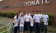 Voluntários formam coral e alegram Hospital São Donato