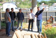 Deputado Comin visita obras do novo CRAS de Biguaçu