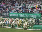 Torcedores da Chapecoense d&atilde;o o &uacute;ltimo adeus