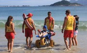 Guarda-vidas realizam desejo de pessoas com defici&ecirc;ncia