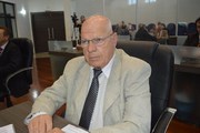 Lixo depositado em pleno passeio p&uacute;blico preocupa